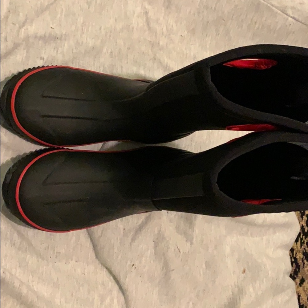 Kids size 2 snow and rain boot